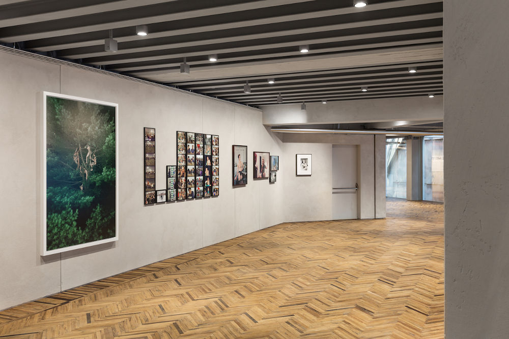 Veduta della mostra Give Me Yesterday. Foto Delfino Sisto Legnani e Marco Cappelletti. Courtesy Fondazione Prada