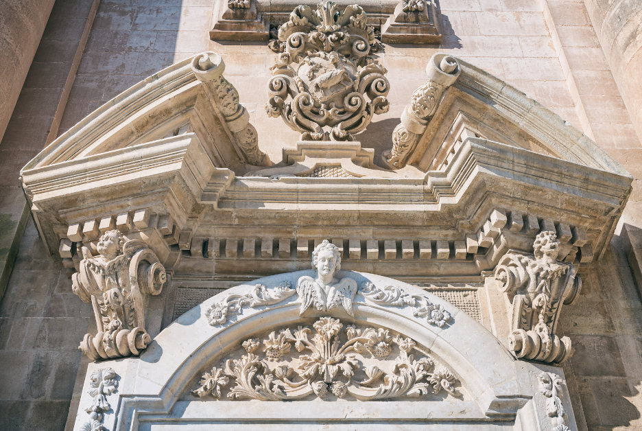 La cattedrale di San Giovanni Battista. Dettaglio della facciata. Foto © futureGalore / Shutterstock.com