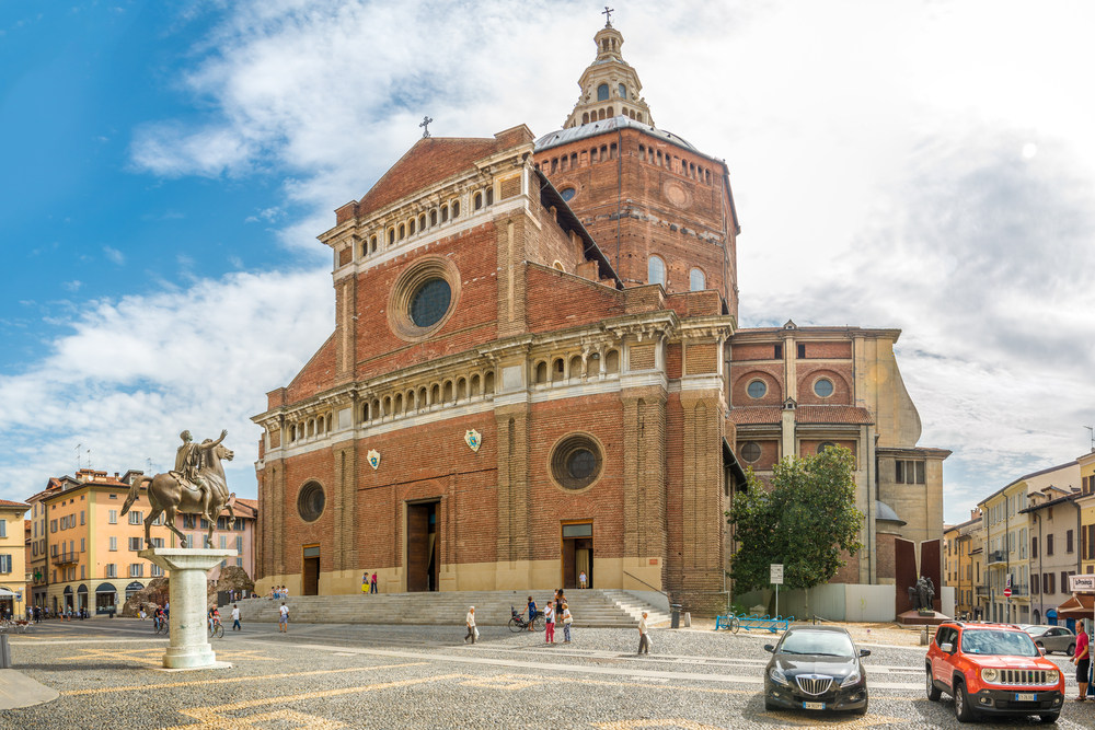 Duomo di Pavia © milosk50 / Shutterstock.com