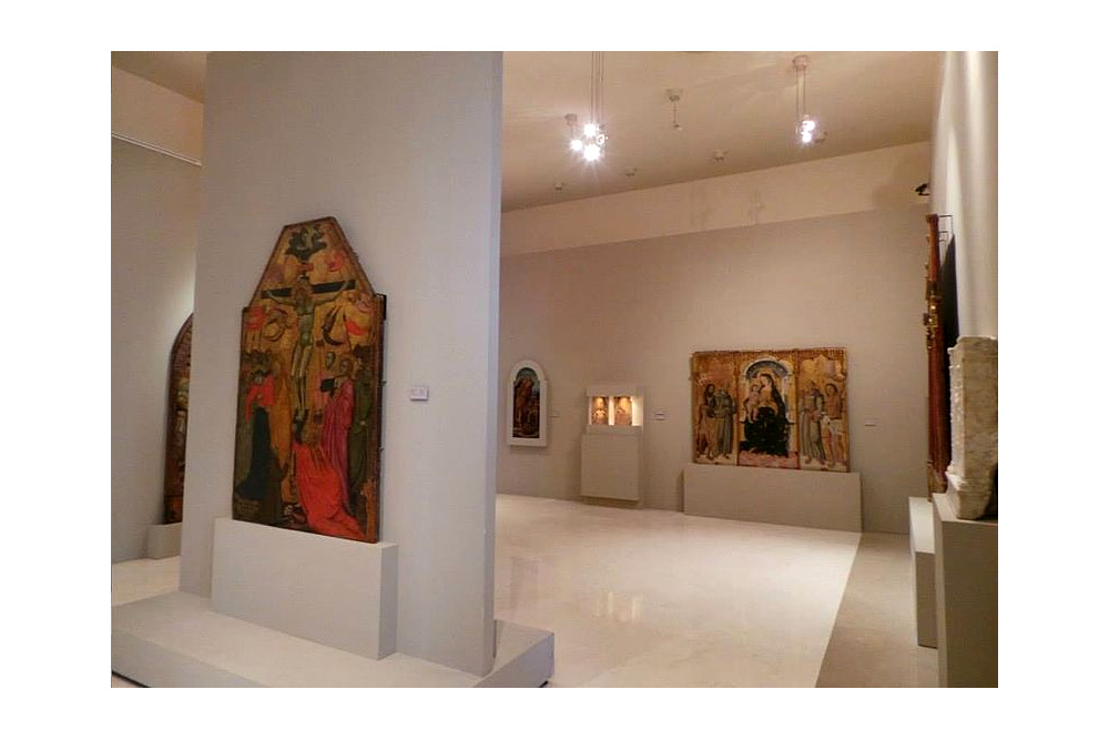 Sala dedicata alle opere dal Medioevo al Rinascimento © Wikimedia Commons