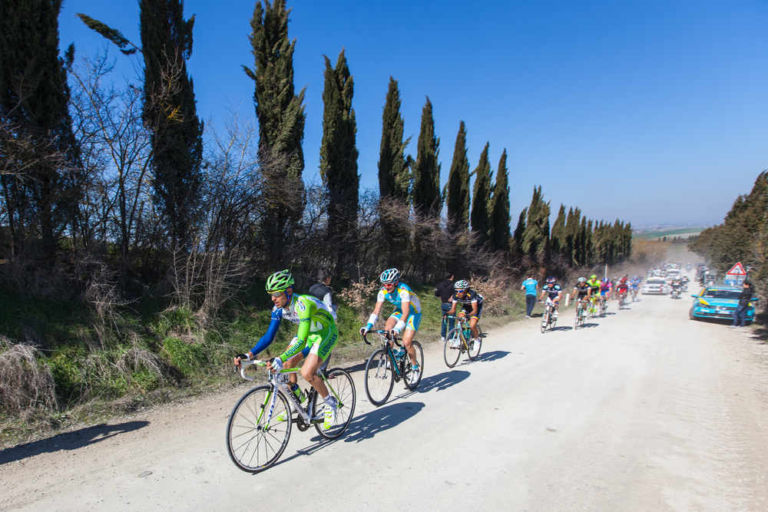 raggi e la bicicletta e le piste ciclabili